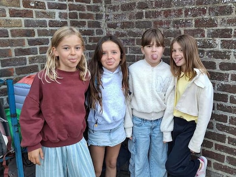 Charlotte en haar vrienden zijn klaar voor de eerste schooldag.