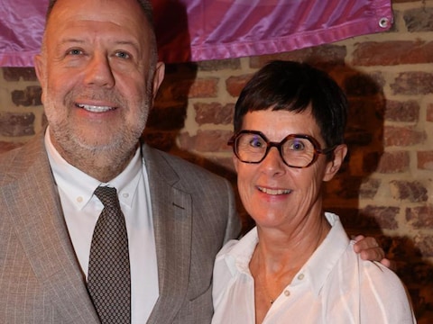 Leen Van den Heuvel is de echtgenote van burgemeester Didier Reynaerts van Landen.