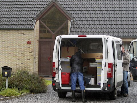 Het parket ging op zoek naar het wapen in de woning waar het drama plaats had.