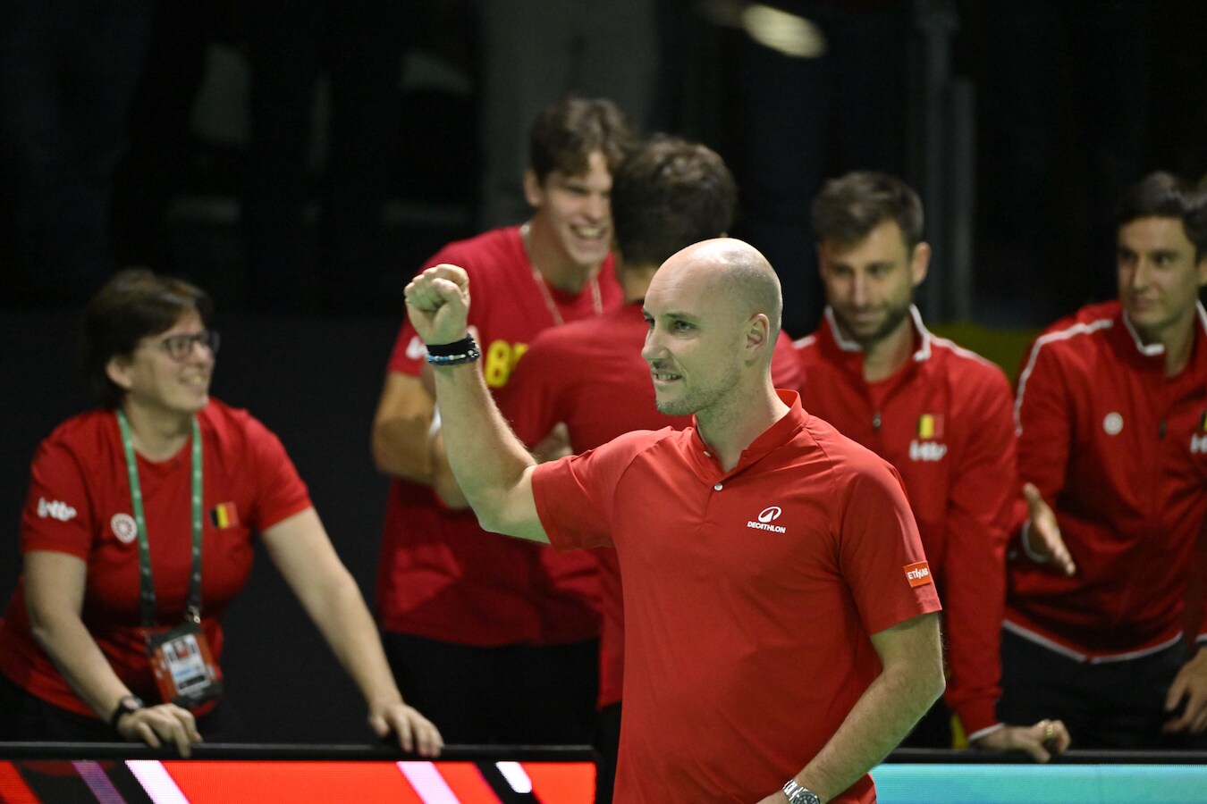 Wat een ontlading! Zizou Bergs en Raphael Collignon stunten tegen ...