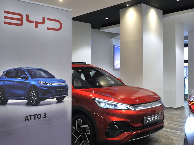 Chinese bouwers elektrische wagens veroveren recordmarktaandeel in Europa