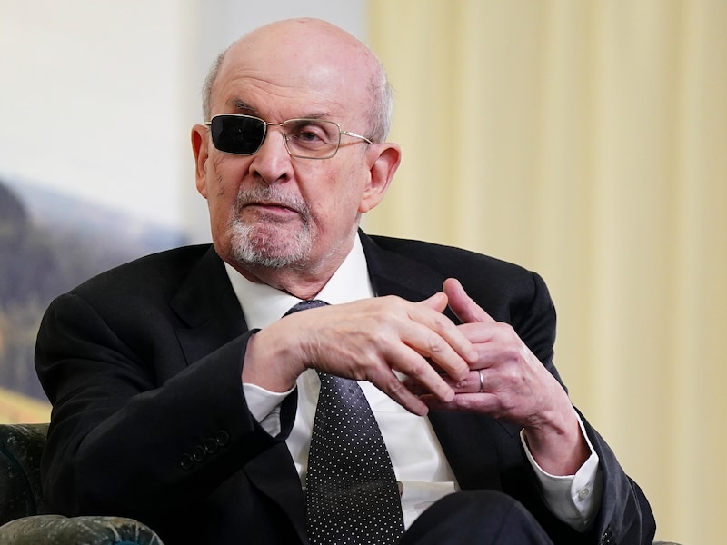 Salman Rushdie had even geen hartslag meer na aanslag