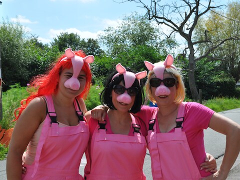 Na vijftien jaar nemen de drie roze biggetjes van A touch of Rose afscheid van de Dodentocht
