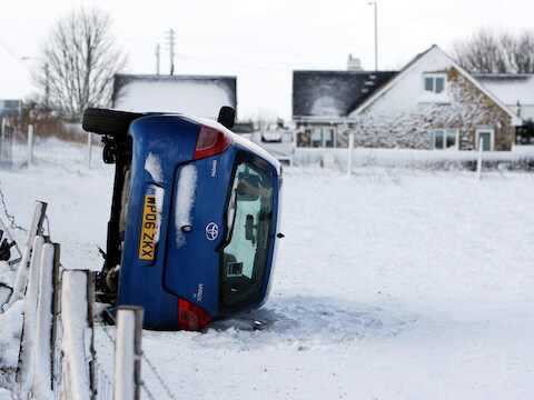 Ook het Britse verkeer wordt gehinderd door het noodweer.