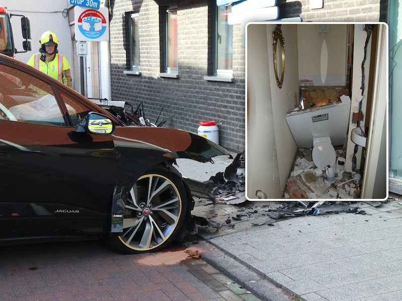 Wagen ramt gevel in Haasdonk, Inzet: Het toilet vloog uit de muur door de impact