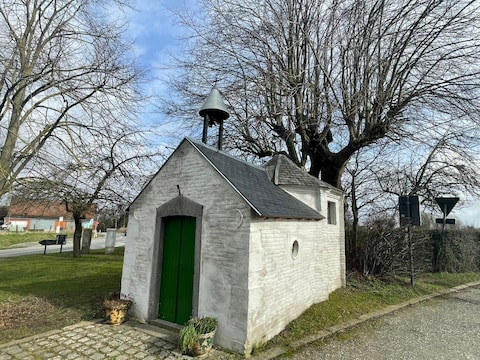 De Onze-Lieve-Vrouwekapel in Bever. 