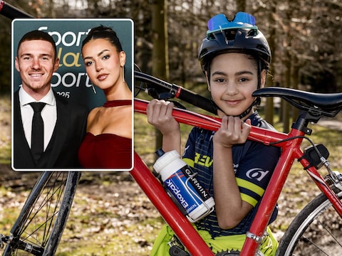 Amira (8), het zusje van Oumi en de schoonzus van Remco Evenepoel, is bij de tachtig Brusselse jongeren die zich uitleven op de fiets.