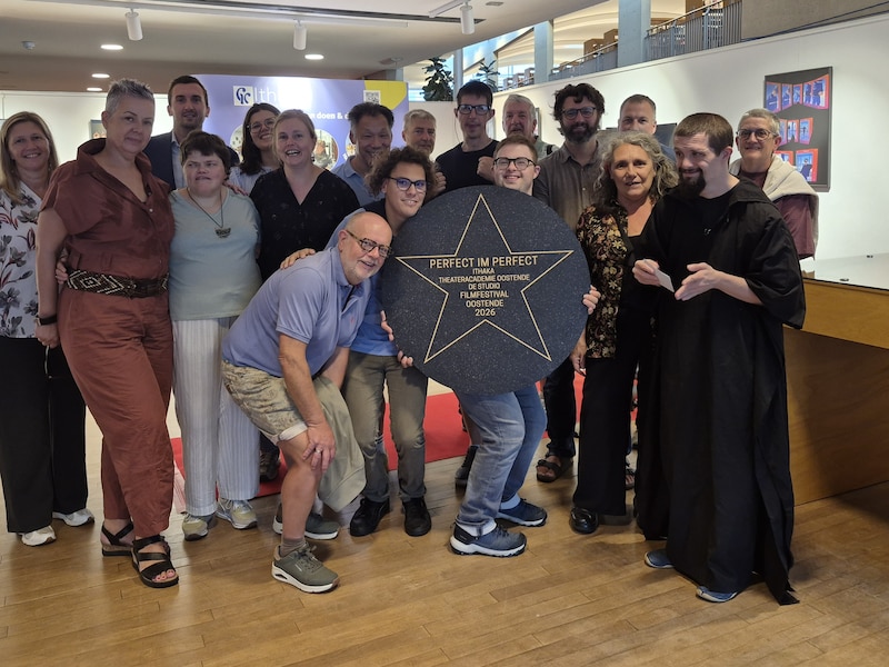 Inclusieve theatergroep pakt uit met expo en kortfilm: “Een ode aan perfecte imperfectie”