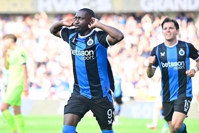 Kampioen Club Brugge staat verdiend op voorsprong tegen AA Gent: Forbs scoort na een nieuwe assist van Tzolis