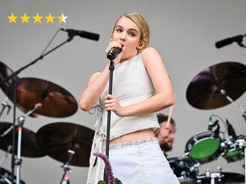 Boenk erop, los goud: Pommelien Thijs versiert jong en oud op Pukkelpop