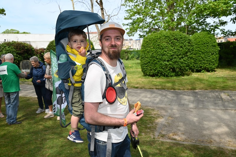 Thousands of participants for the Two-Day Pedestrian Tour