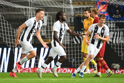 Charleroi pakt eerste competitiezege tegen een zwak Dender