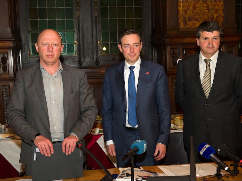 Vlnr: Burgemeesters Hans Bote (Vilvoorde), Bart De Wever (Antwerpen) en Bart Somers (Mechelen).