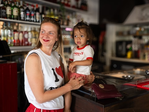 Lizzie met haar zoontje Bill: “‘It takes a village to raise a child’, en ik ben heel blij met mijn ‘village’.”