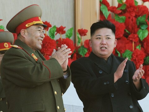 Ri Yong-Ho en Kim Jong-Un in februari 2012.