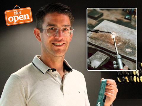 "Zo goed als elk kapot juweel kan hersteld worden", zegt juwelier Kris Bosmans. Met 'herstelmijnjuweel.be' creëerde hij een nieuw platform waarop mensen snel een prijsofferte kunnen aanvragen voor het herstellen van een kapot juweel.