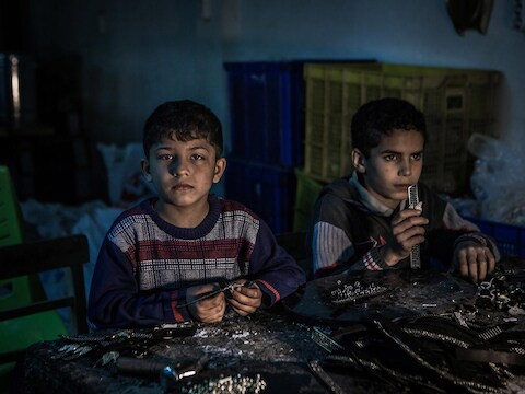 Syrische kinderen werken in een schoenfabriek in het Turkse Gaziantep.