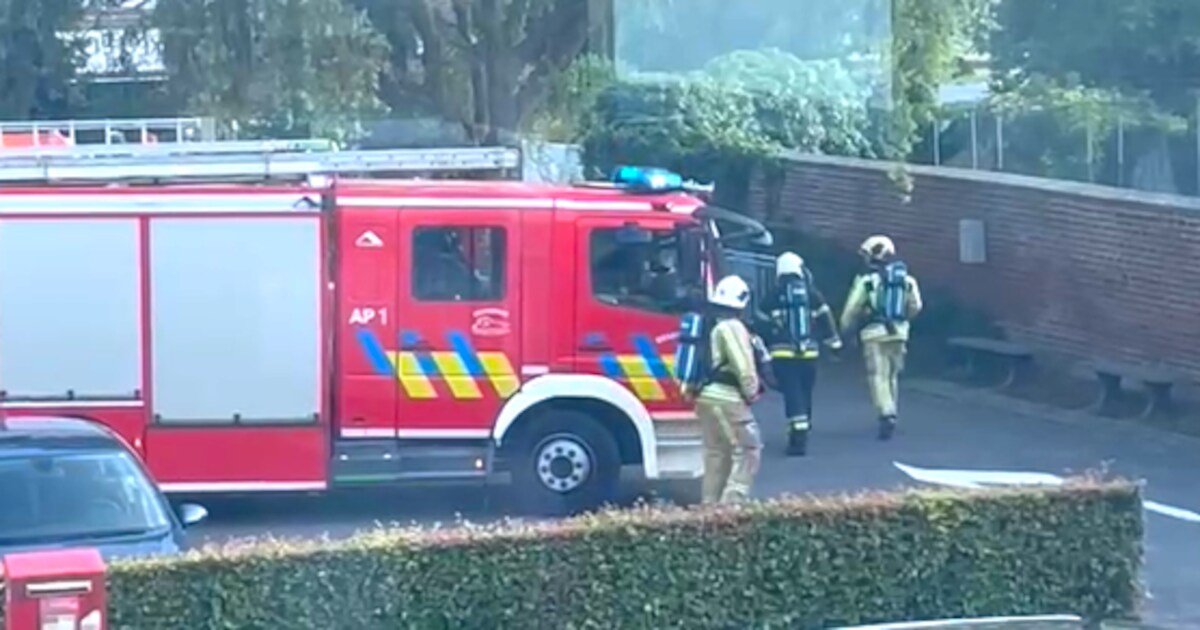 Een hoop afval in brand op terrein rond de Klijpekerk | Ronse | HLN.be