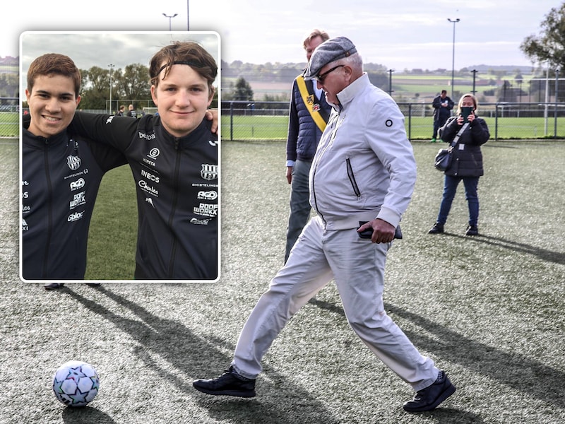 Prins Laurent kwam in Kortrijk de aftrap geven bij een wedstrijd G-voetbal. Inzet: spelers Alex en Bavo.