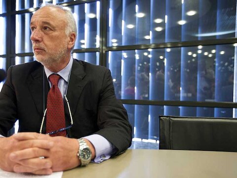 De topman van de Italiaanse treinenbouwer AnsaldoBreda, Maurizio Manfellotto tijdens een gesprek tussen deskundigen en Nederlandse Kamerleden over de Fyra-hogesnelheidstrein.