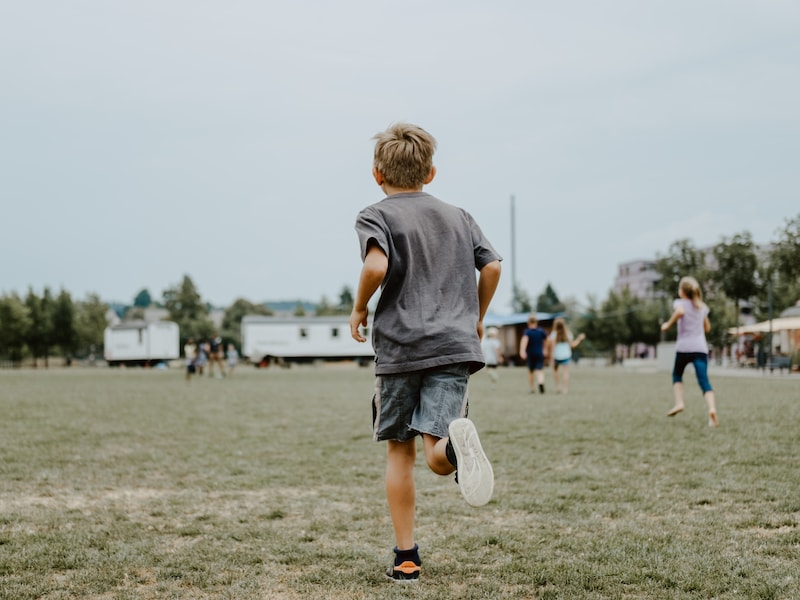 Sporten  / spelen kinderen illustratiebeeld