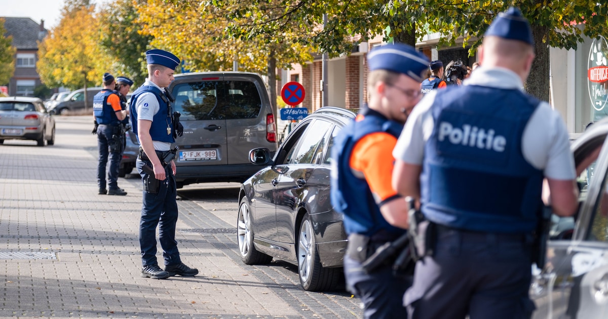 Autobestuurder (24) met tweevoudig levenslang rijverbod vlucht voor de ...