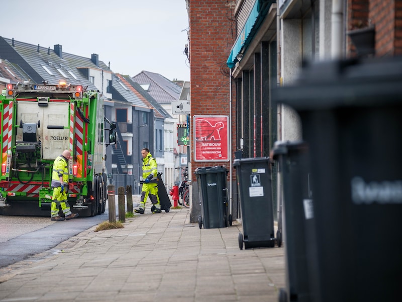 Huisvuilophaling door IVAREM