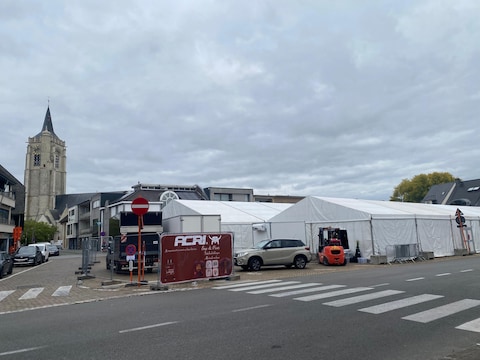 Er staat sinds eerst in enkele jaren opnieuw een tent tijdens de jaarmarkt van Ternat. 