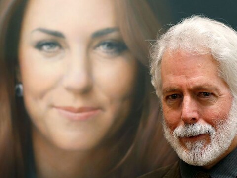 Paul Emsley voor zijn portret van prins Williams echtgenote.