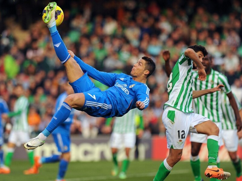 Deze fraaie retro trof geen doel, maar Cristiano Ronaldo scoorde wel de heerlijke opener.