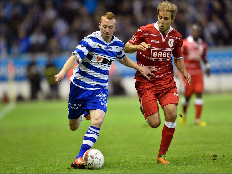 Yoni Buyens (rechts) baalt na het verlies op AA Gent