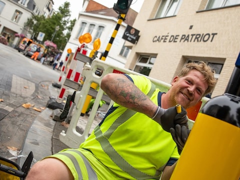 Er werden nieuwe verkeerslichten geplaatst op de Zeshoek