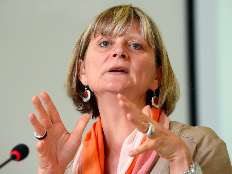 Minister Sabine Laruelle.