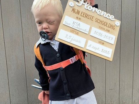 Florence Vissers (2,5) uit Brasschaat kampt met een hersentumor, maar is vandaag voor het eerst naar school gegaan.