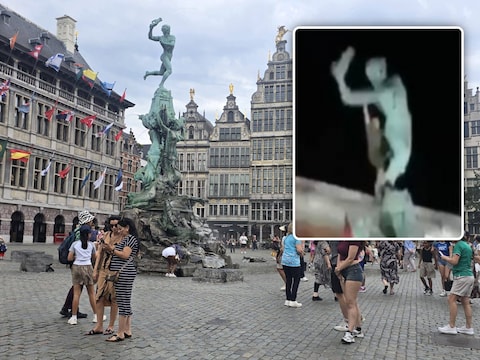 Toeristen verzamelen dinsdag opnieuw rond de Brabofontein, waar een 22-jarige man in de nacht van zaterdag op zondag naar beneden viel.