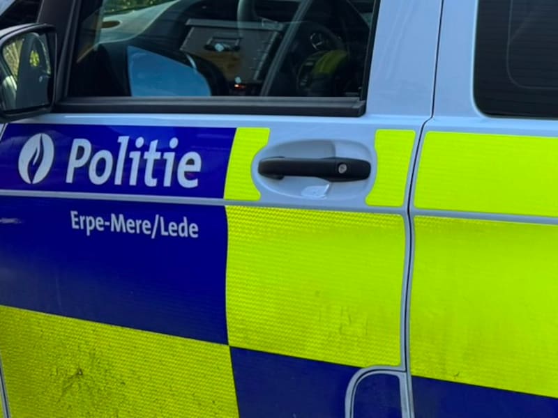 De politie is op zoek naar een verdacht persoon in Aaigem. 