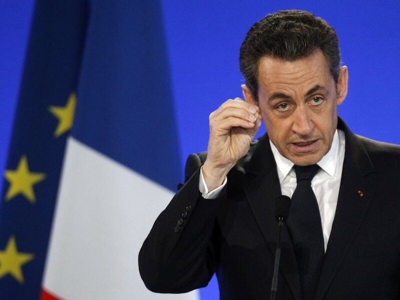 President Sarkozy krijgt heel wat kritiek door de omstreden genocidewet goed te keuren.