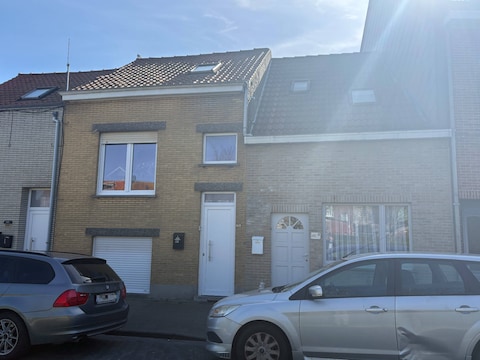 Het steekincident vond zaterdagavond plaats in de Nukkerstraat in Bredene.