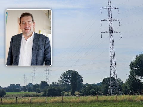 De hoogspanningslijn die op termijn verzwaard wordt in het Ventilus-project, ter hoogte van Lendelede. Burgemeester Bart Dochy reageert. 