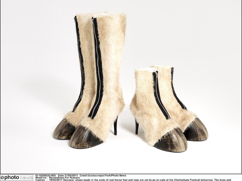Vorig jaar werden al paardenhoeven als schoenen gepresenteerd op het Cheltenham Festival