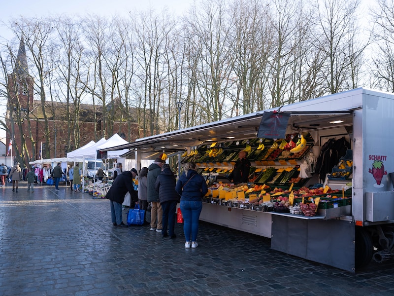 De wekelijkse markt van Hemiksem. 