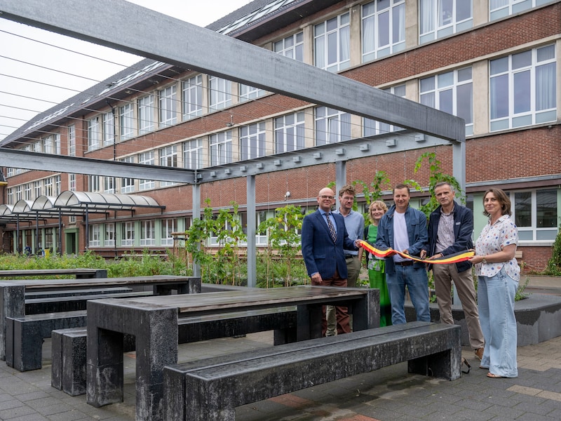 Atheneum neemt vernieuwde, groenere speelplaats in gebruik