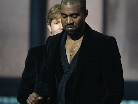 Kanye West kijkt zuur op het moment dat Beck de Grammy voor beste album wint.