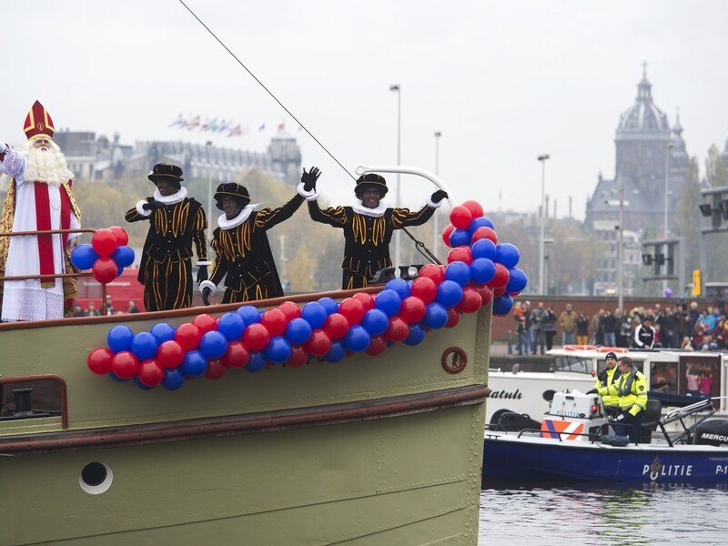 De intocht van Sinterklaas in Amsterdam.