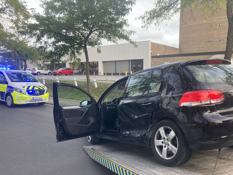 Auto’s botsen op kruispunt vlak bij Delhaize-winkel in Izegem: bestuurster even bewusteloos