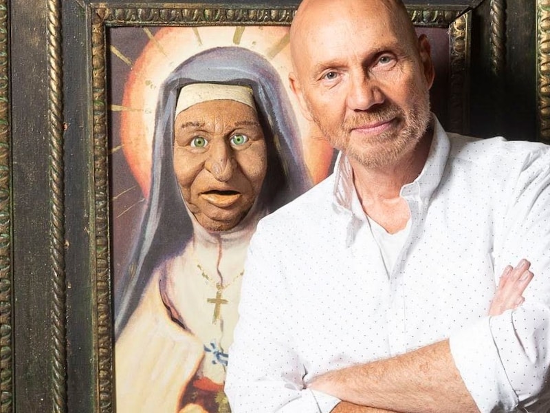 Popkoning Jean-Pierre Maeren uit Gent bij zijn Zuster Vazeline.