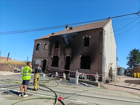 De woning is zo goed als uitgebrand.
