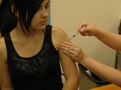 Onderzoekers pleiten ervoor dat jonge vrouwen zich laten inenten tegen het HPV.