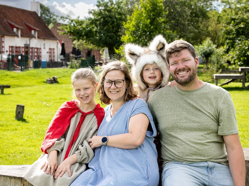 Een verjaardag in de Efteling mét overnachting: Tom (36) en Nadieh (37) verrasten hun dochters, wat betaalden ze daarvoor?