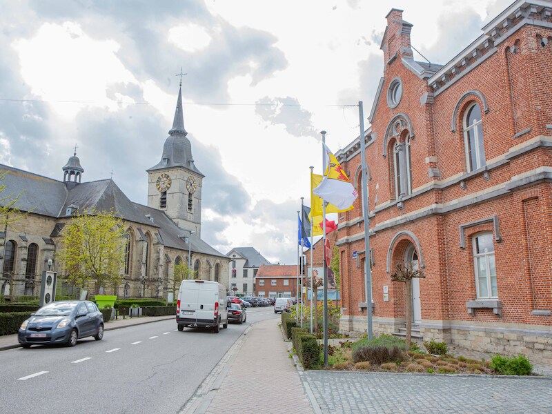 Merchtem herlanceert zorgparkeren in gemeente: “Sneller bij patiënten dankzij gedeelde parkeerplaatsen”